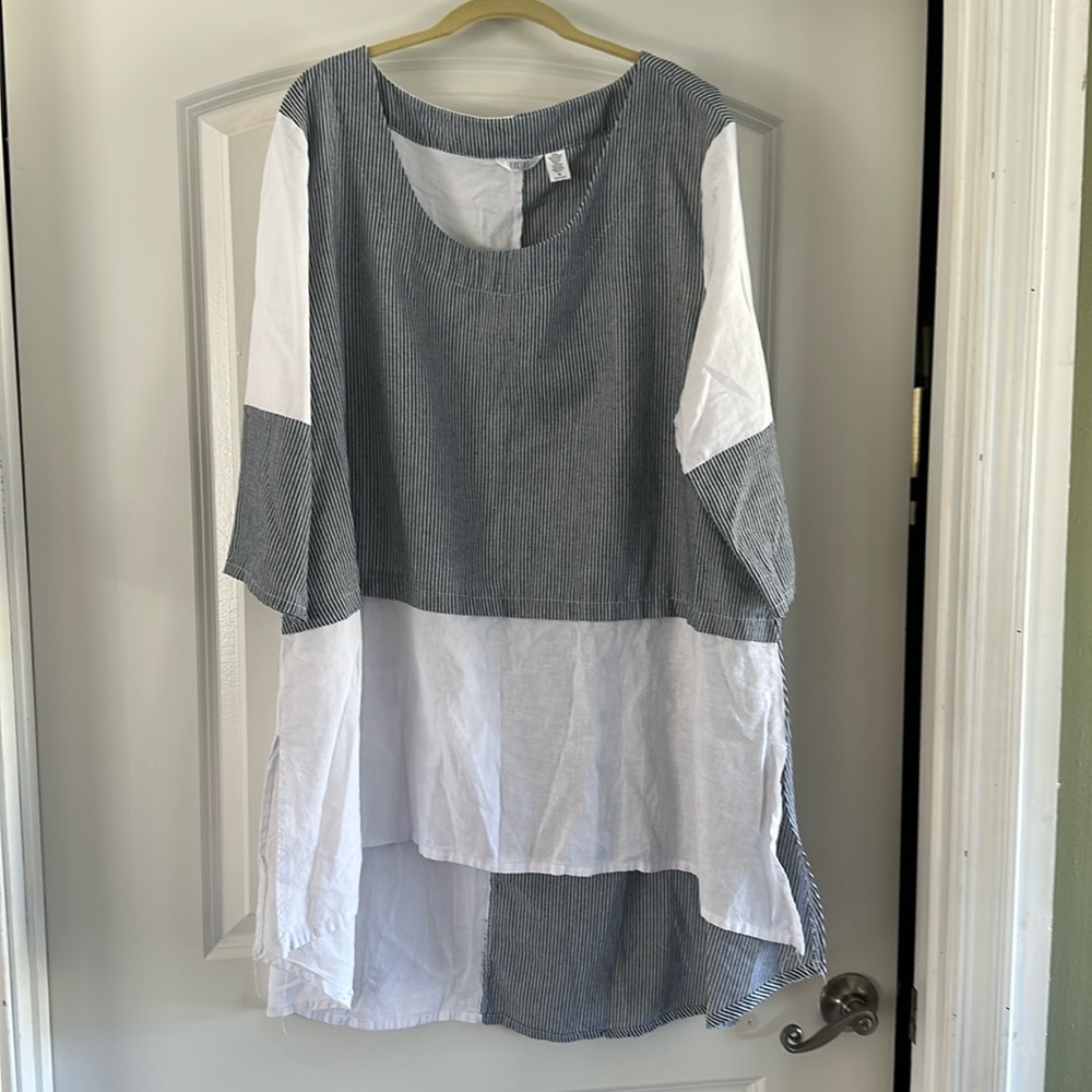 Kaktus tunic style long shirt, quarter length sleeve, white and navy stripe